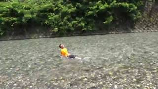 川に溺れてるおたまじゃくしを助けたったｗｗ