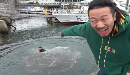 親の家に落書きした友達を海で説教した動画