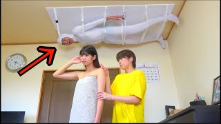 天井に張り付いて家族から24時間隠れます。家を破壊して穴開けた