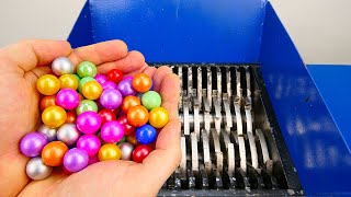 カラフルなビー玉をクラッシャーシュレッダーとビー玉で細断する